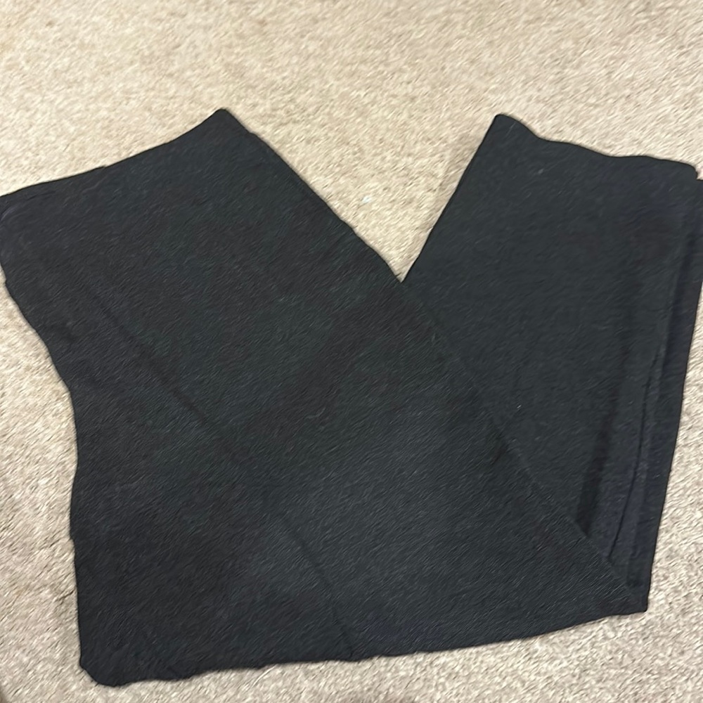 BLACK Chico’s Ponte Knit Ankle Pants. Worn once. In perfect condition.